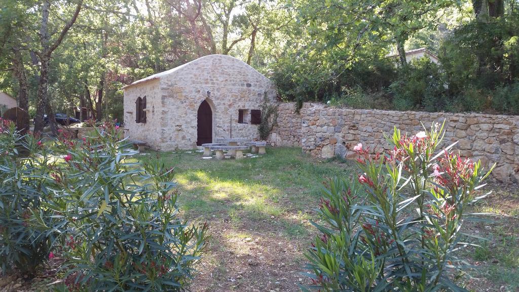 Le Donjon Des Combes Et Son Spa Fayence Zimmer foto