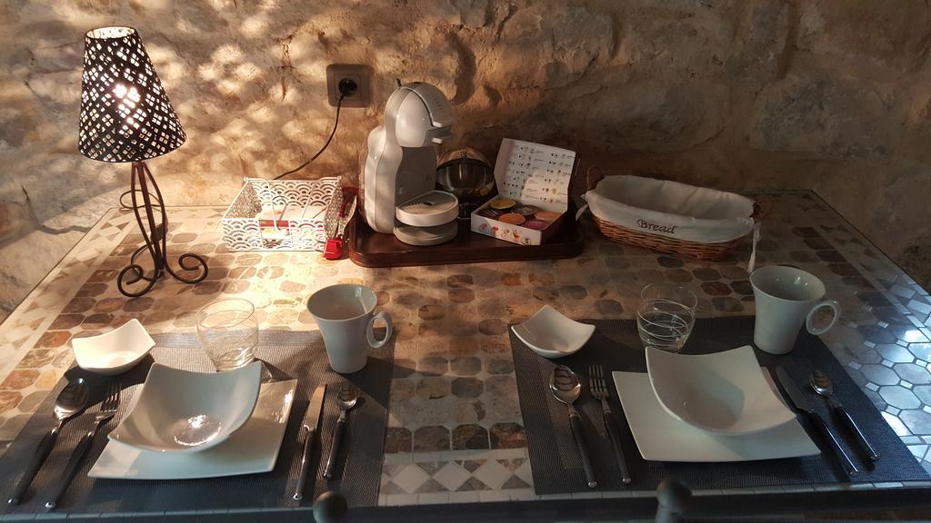 Le Donjon Des Combes Et Son Spa Fayence Zimmer foto