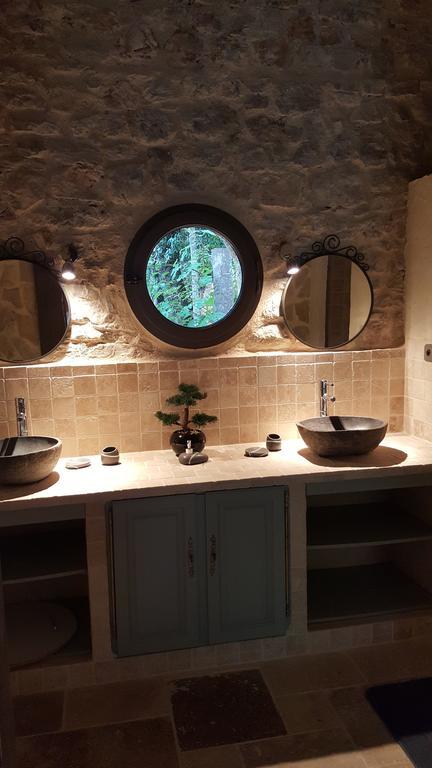 Le Donjon Des Combes Et Son Spa Fayence Zimmer foto